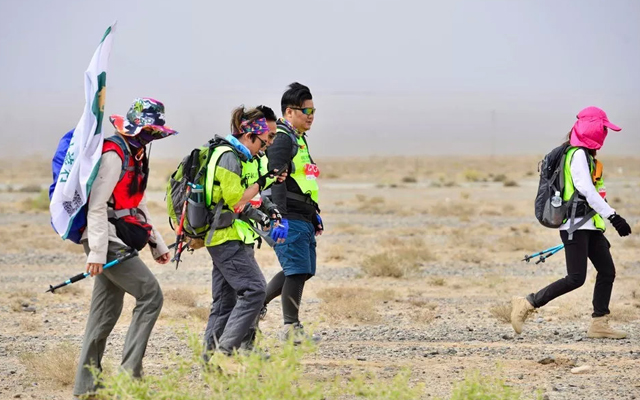 一品威客团队敦煌沙漠穿越挑战赛成功举行