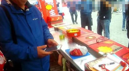 女子伪造授权书 卖假冒“老鼎丰”月饼被刑拘