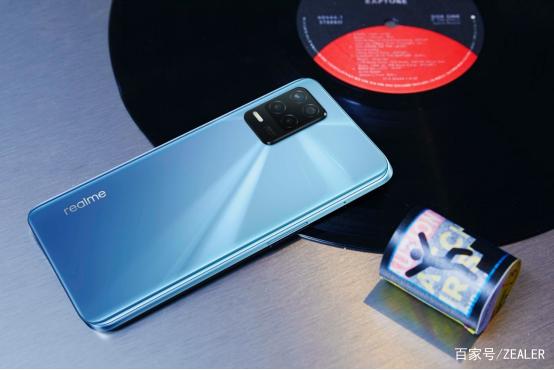 2021年7月23日realme 新专利曝光 未来有望推出支持磁吸式无线充电技术的新手机 2021年7月23日realme 新专利曝光 未来有望推出支持磁吸式无线充电技术的新手机