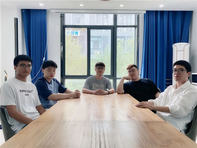 90后小伙放弃铁饭碗离职创业,他后悔了吗?