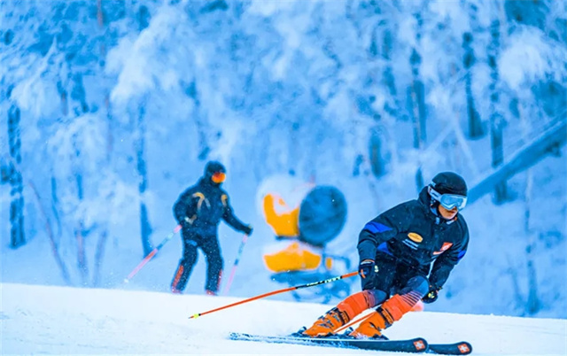 滑雪培训也玩数字化?一品威客网助力滑雪培训小程序开发