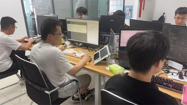 从校园到商海:大学同窗携手,以技术破局创业之路